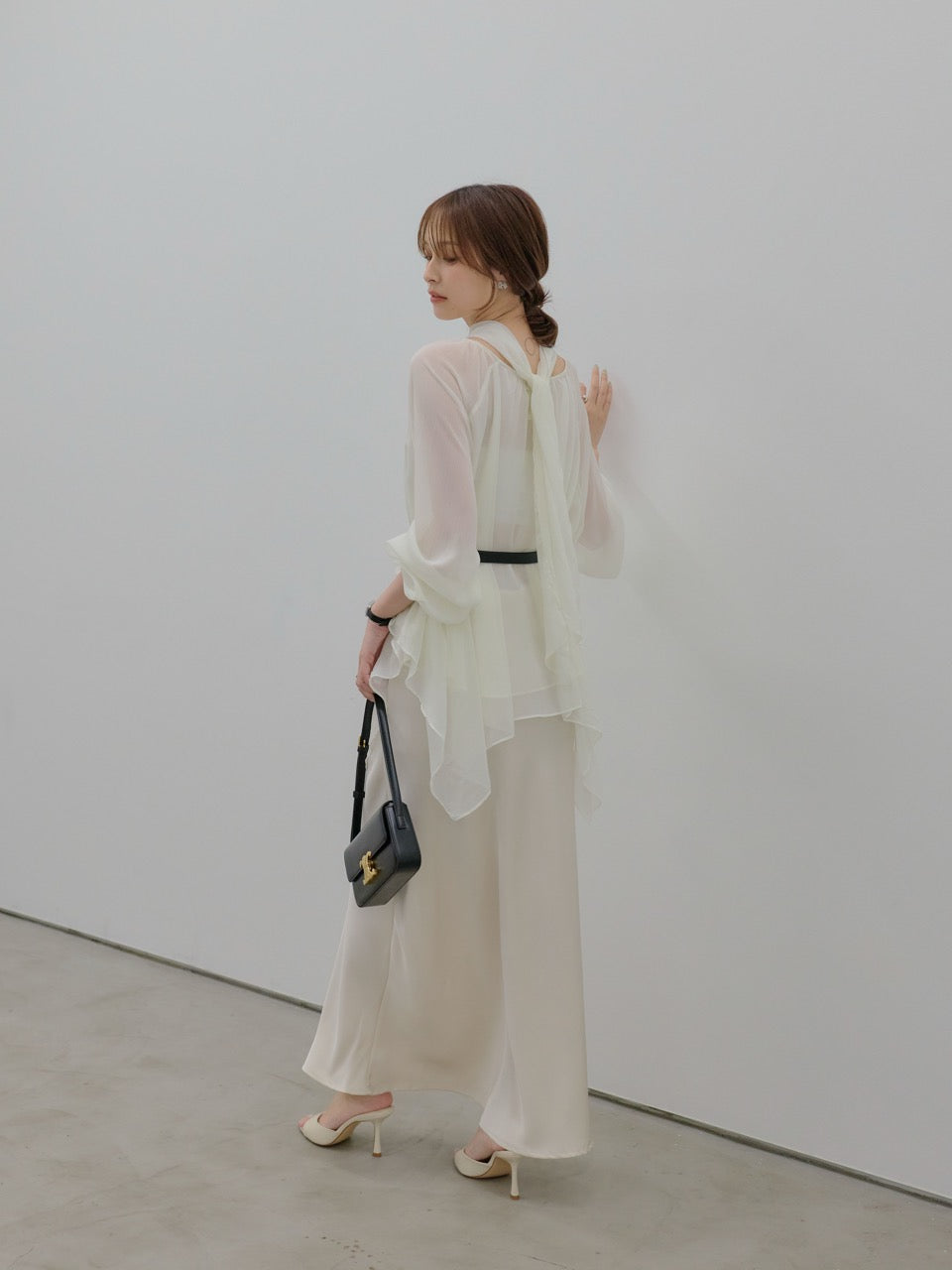 タイデザインクレープシフォンブラウス(ベルト付き)