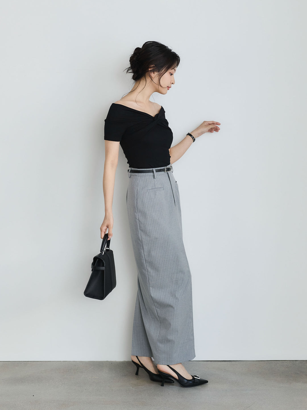 リボンライクオフショルダーTシャツ
