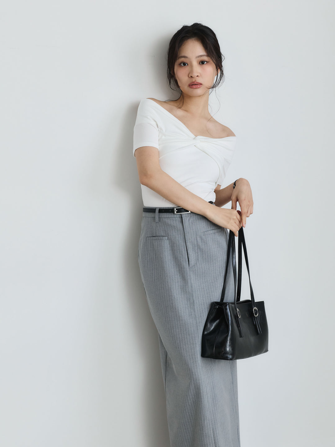 リボンライクオフショルダーTシャツ