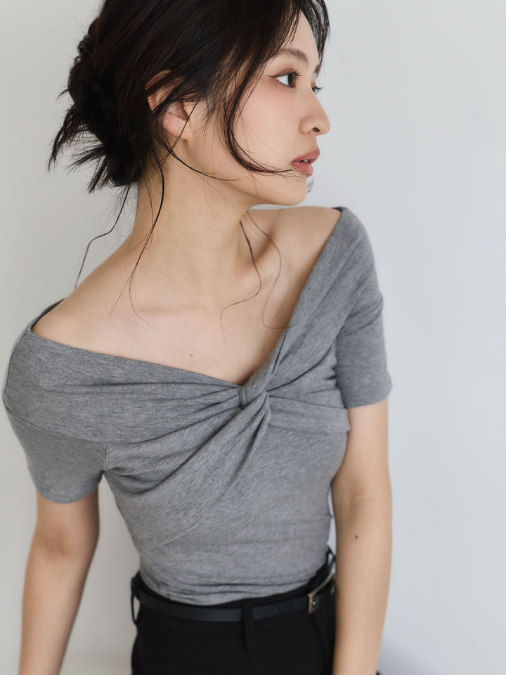 リボンライクオフショルダーTシャツ