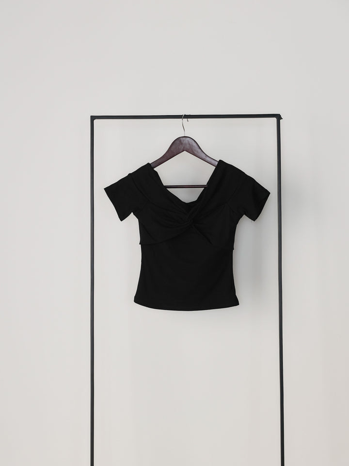 リボンライクオフショルダーTシャツ