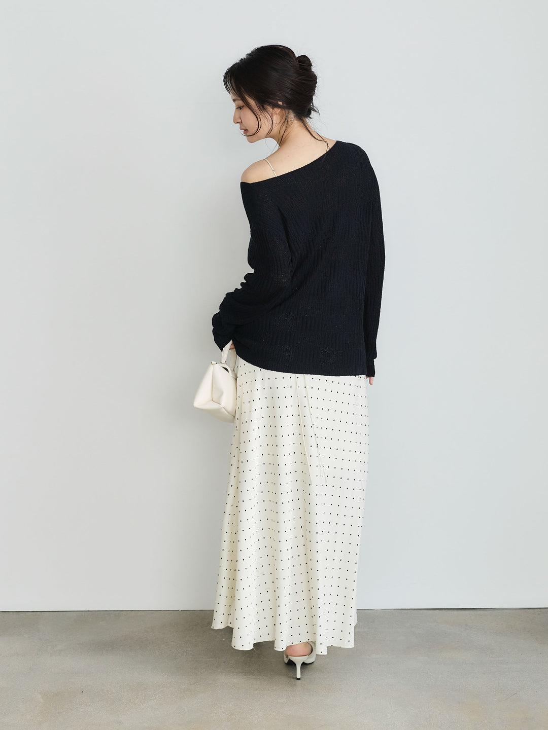 【SET】ブロック編みラウンドネックニットトップス+【Essential】Back open satin camisole dress(2set)