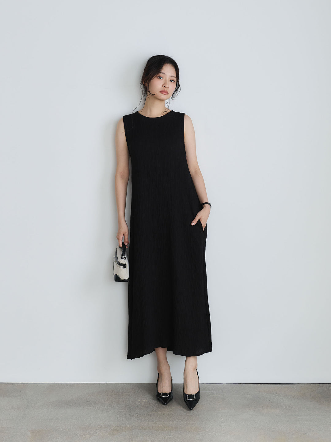 シワプリーツバックデザインノースリーブワンピース