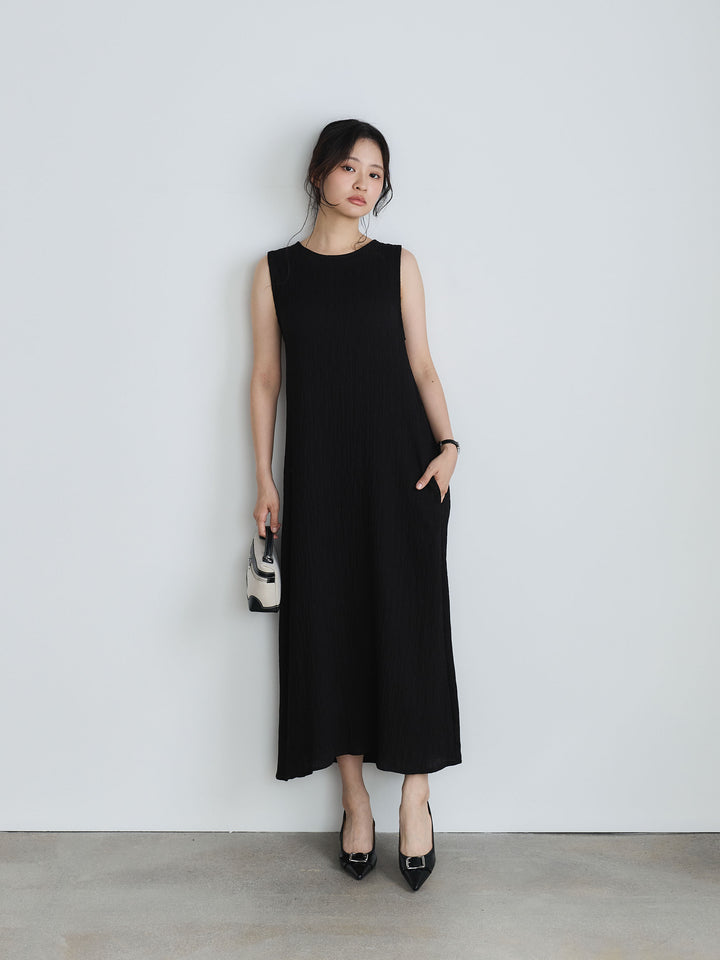 シワプリーツバックデザインノースリーブワンピース
