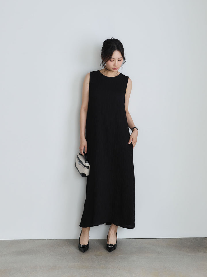 シワプリーツバックデザインノースリーブワンピース