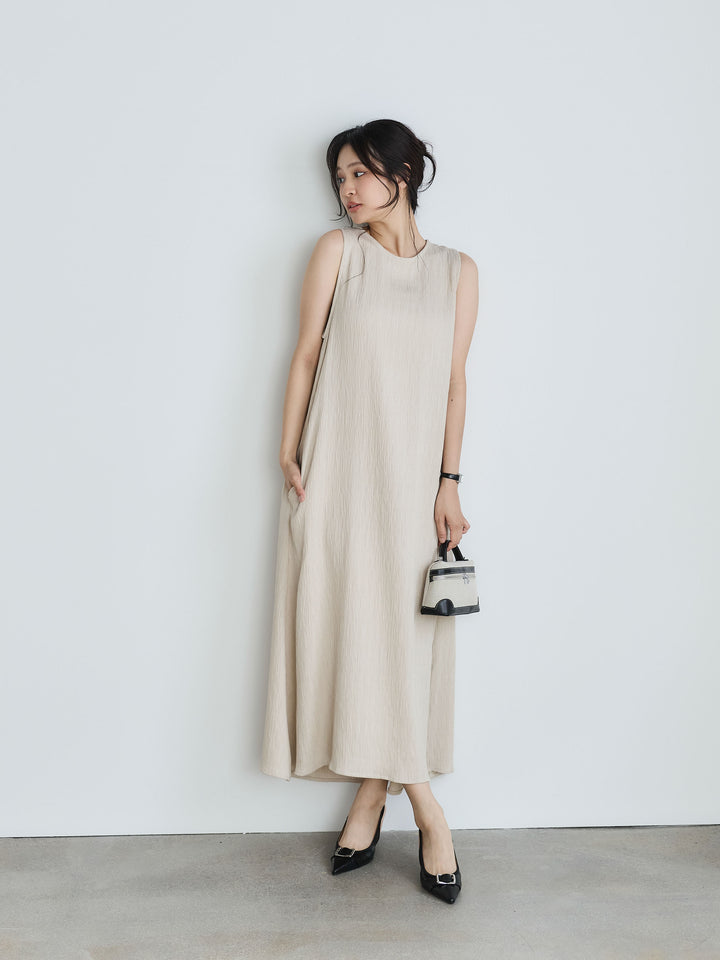 シワプリーツバックデザインノースリーブワンピース