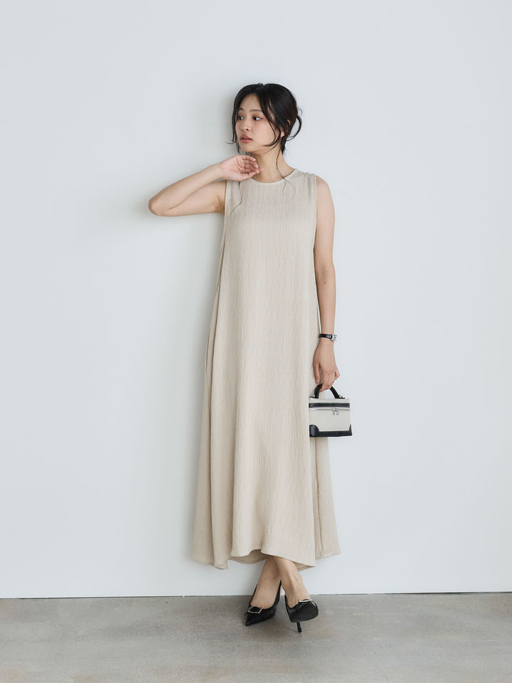 シワプリーツバックデザインノースリーブワンピース