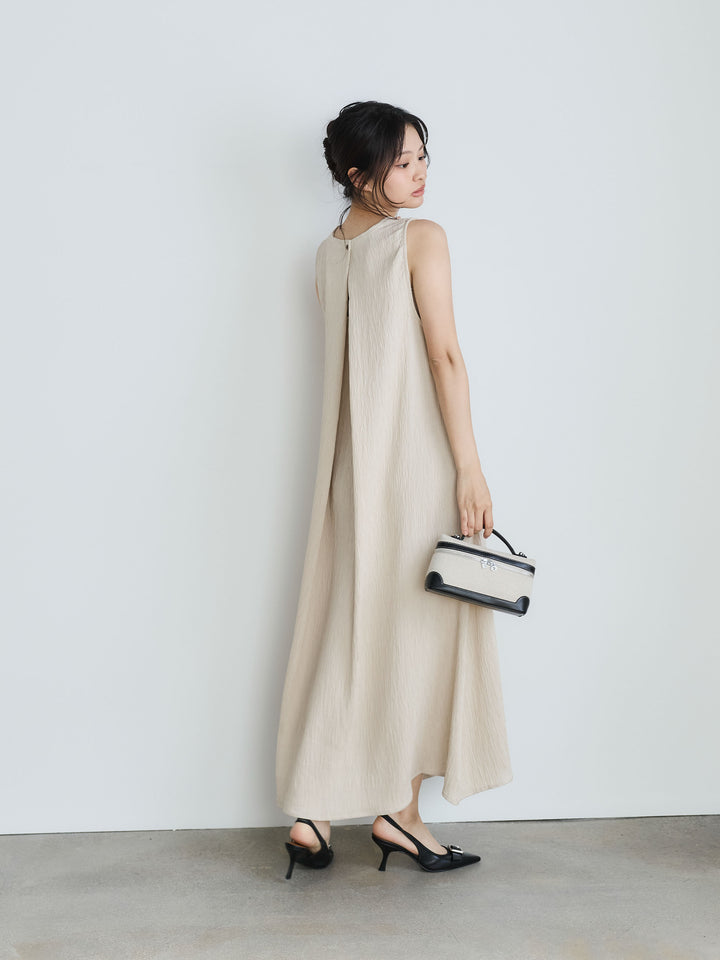 シワプリーツバックデザインノースリーブワンピース