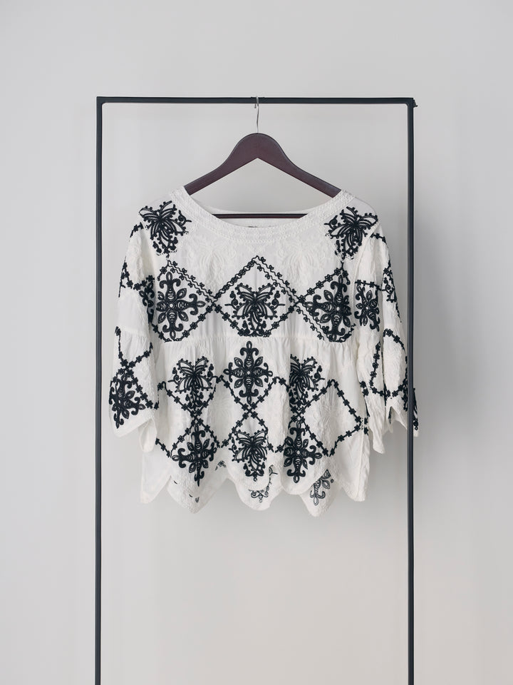 デザイン刺繍コットンブラウス