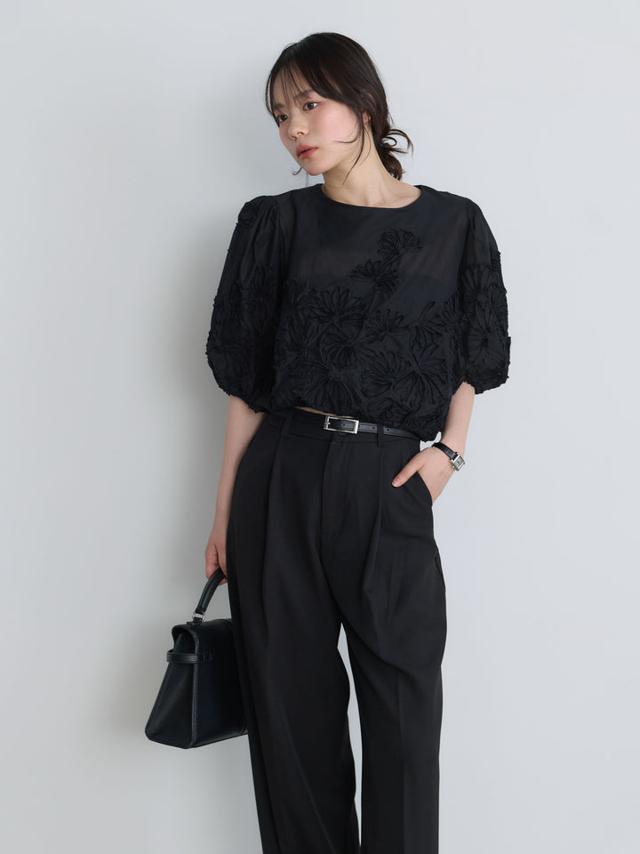 テープ刺繍コットンパフスリーブブラウス