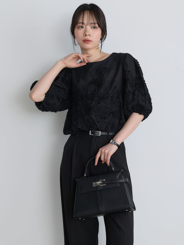 テープ刺繍コットンパフスリーブブラウス