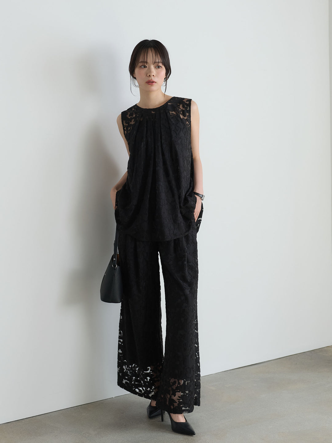 バックツイストシアージャガードノースリーブブラウス