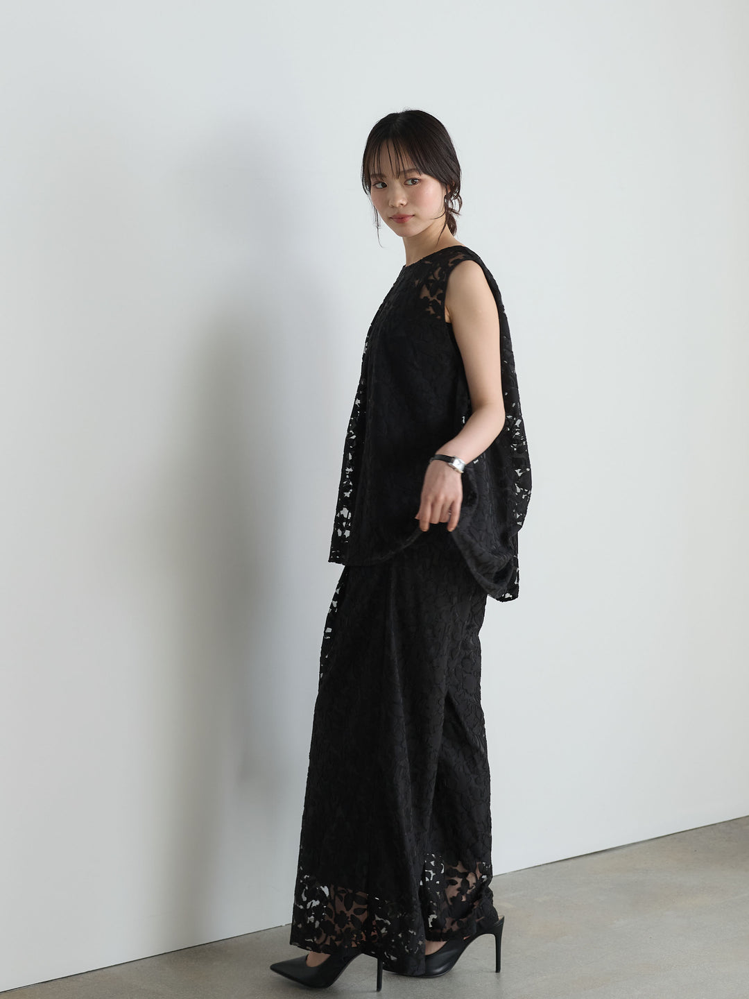 バックツイストシアージャガードノースリーブブラウス