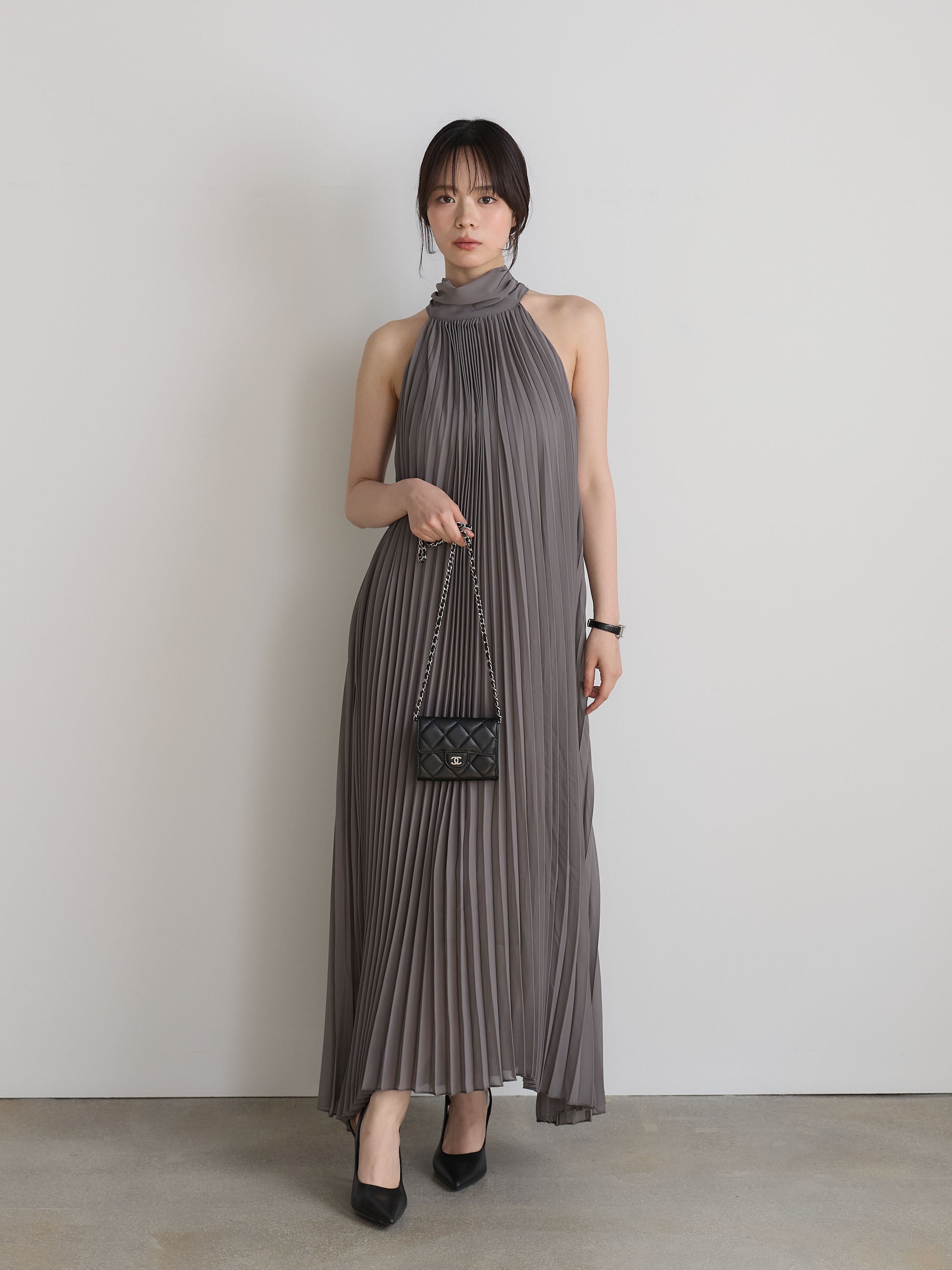 ホルターネックプリーツワンピース – nairo