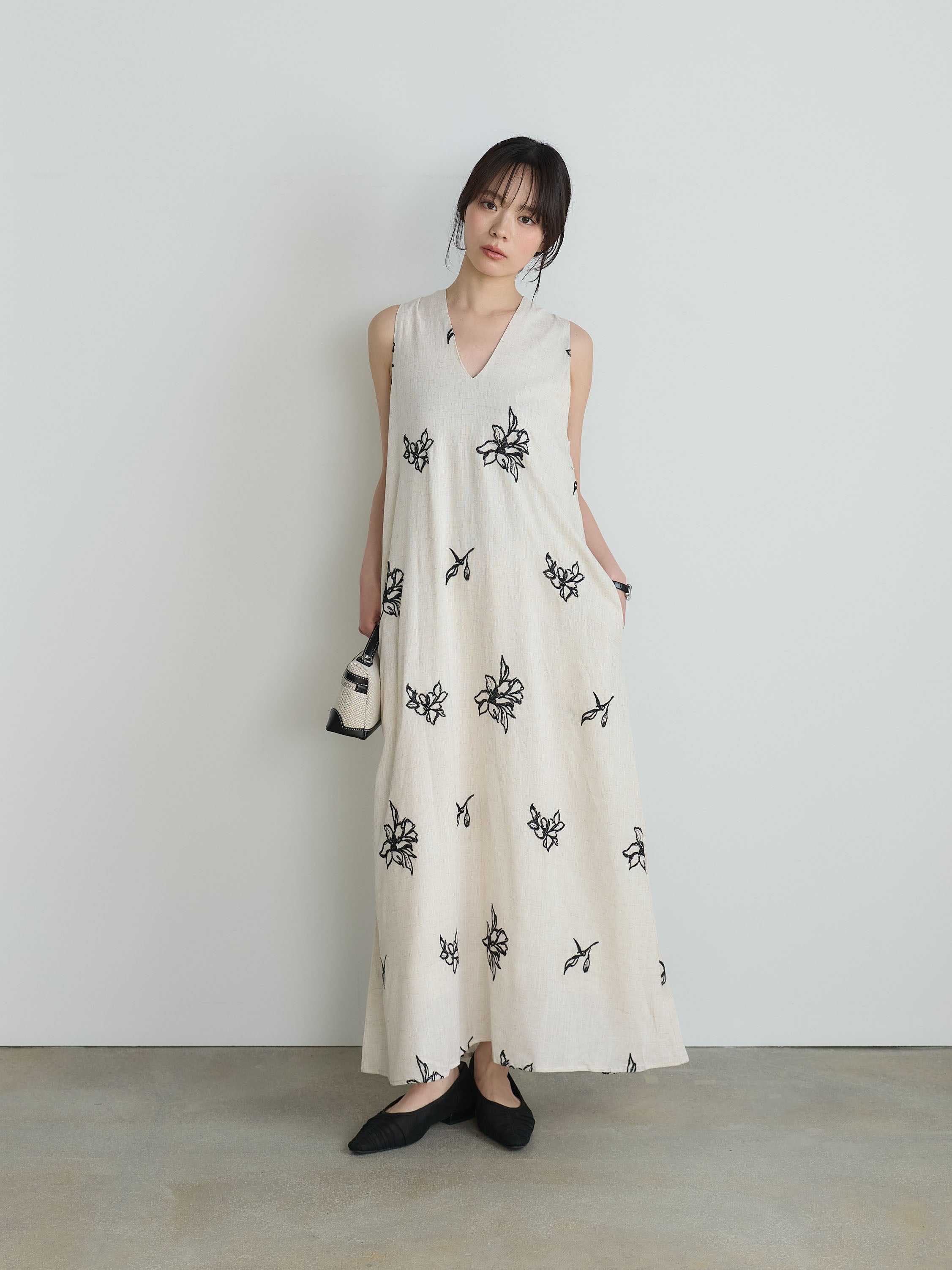 大きいサイズ！Desigual フラワー刺繍ワンピースsize46 フラワー刺繍Vネックワンピース – nairo