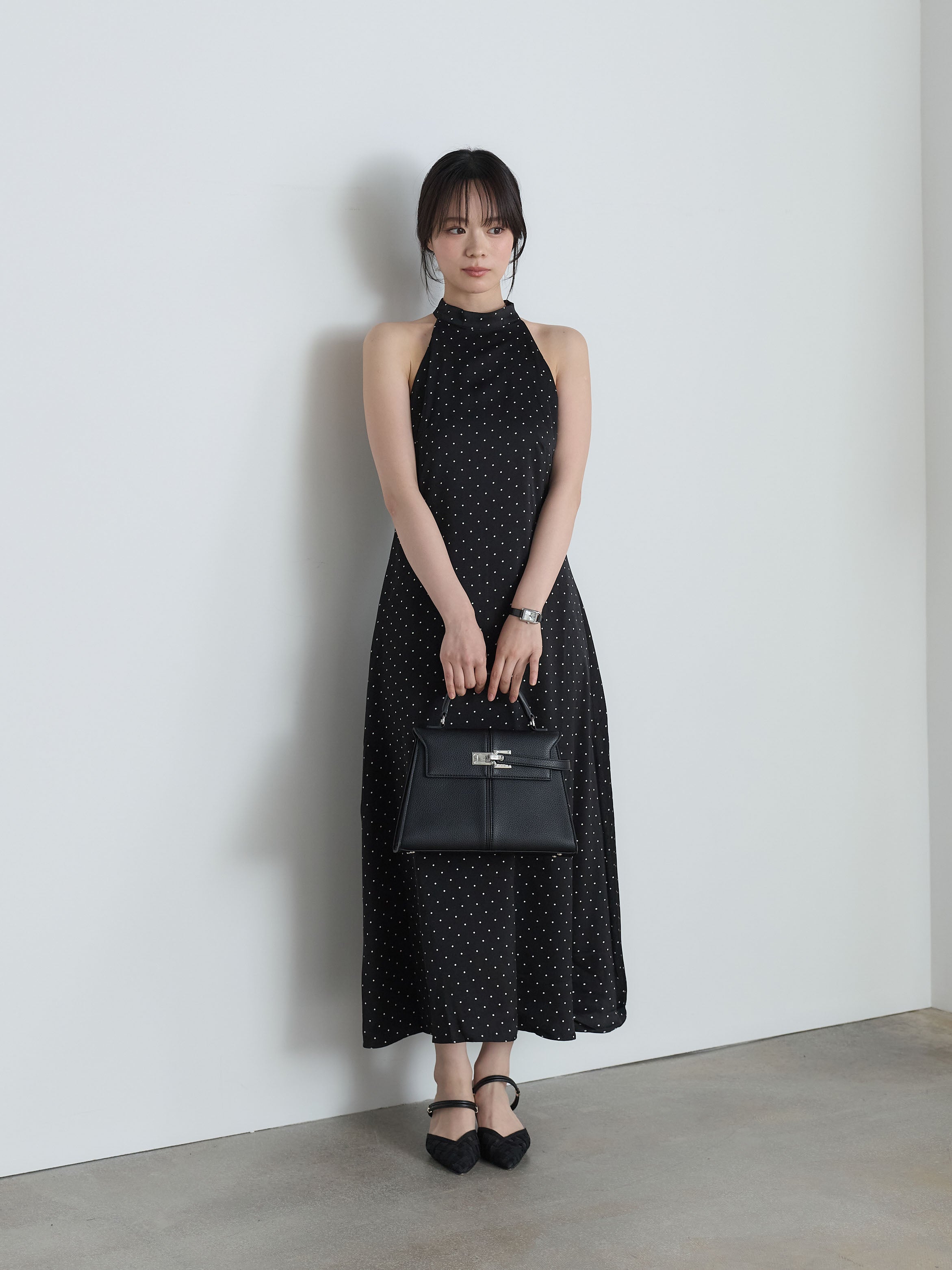 ホルターネックドットサテンワンピース – nairo
