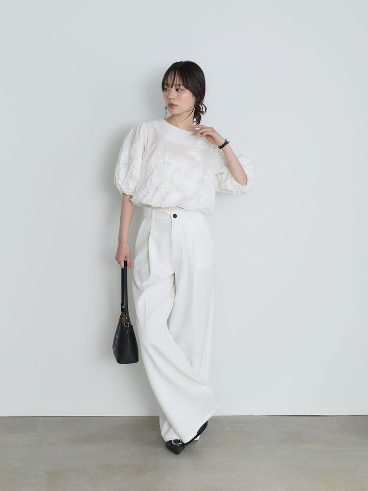 テープ刺繍コットンパフスリーブブラウス