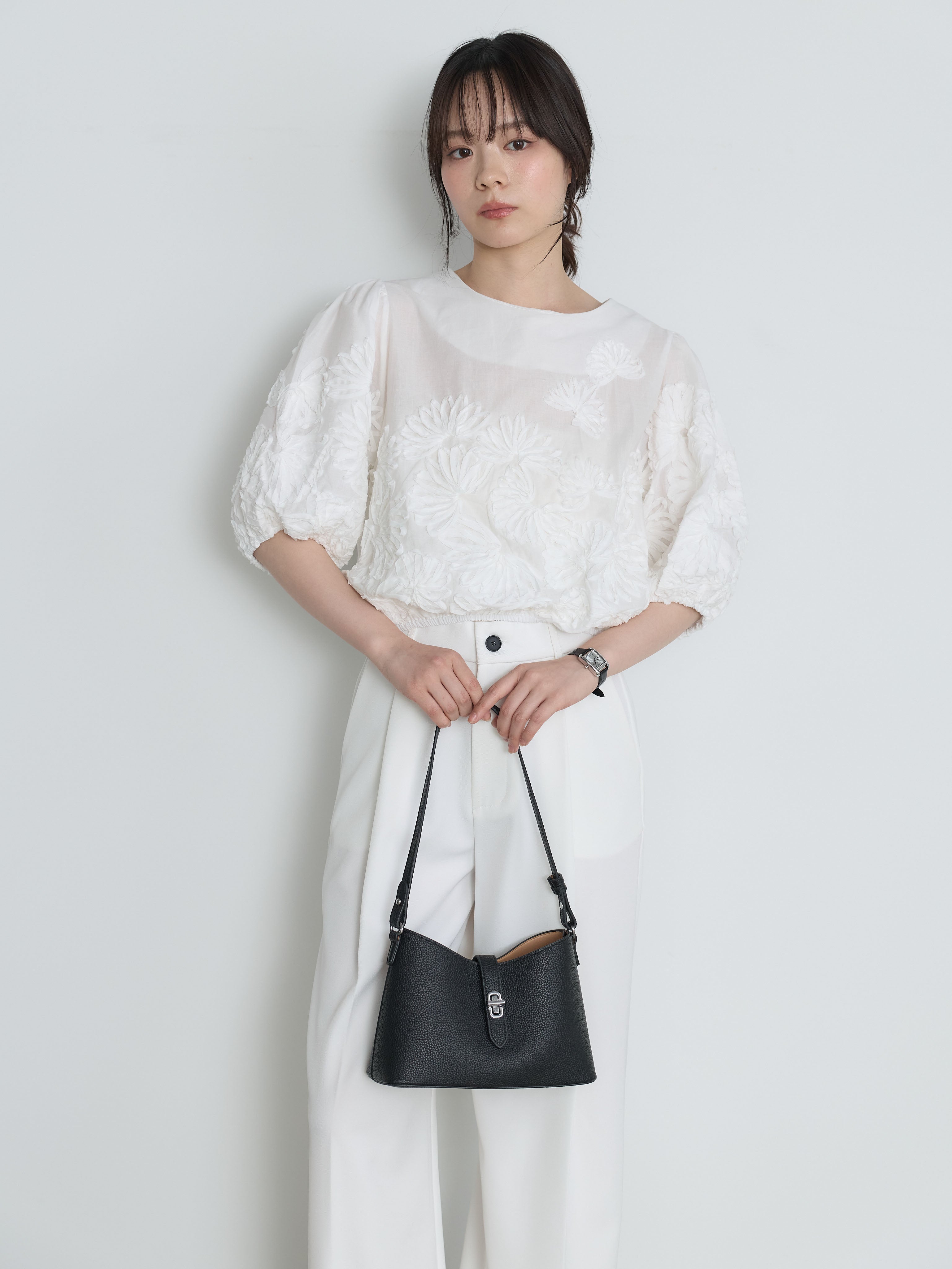 テープ刺繍コットンパフスリーブブラウス – nairo