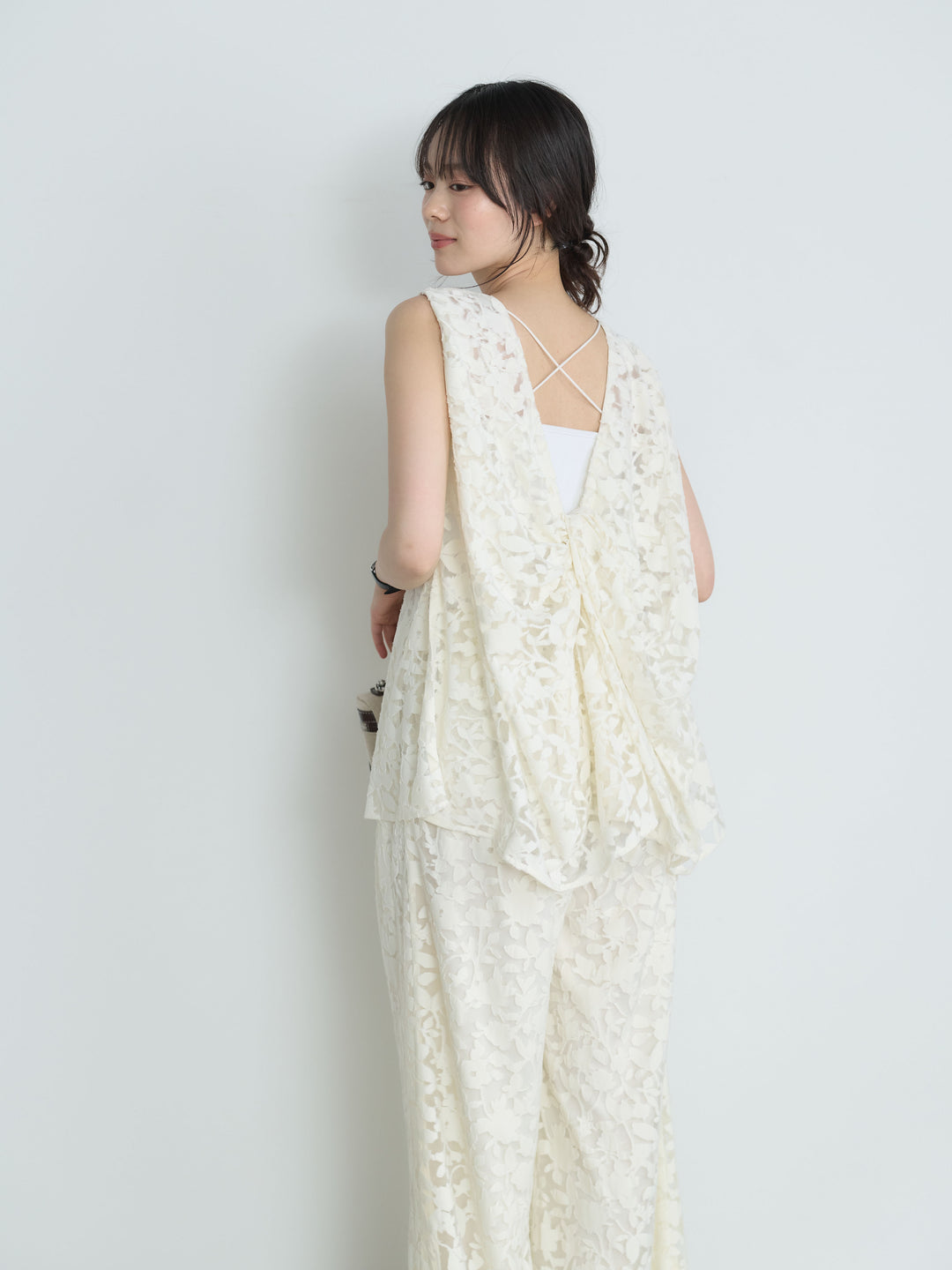 【SET】バックツイストシアージャガードノースリーブブラウス+カットリブカップ付きバッククロスキャミソール+シアージャガードワイドパンツ(3set)