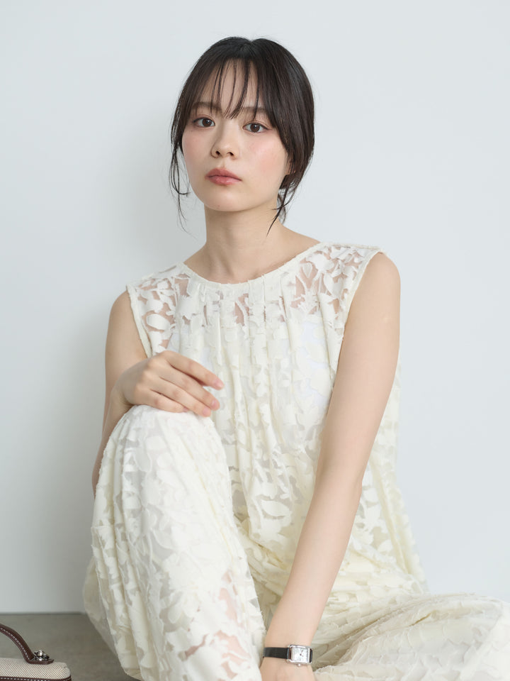 バックツイストシアージャガードノースリーブブラウス