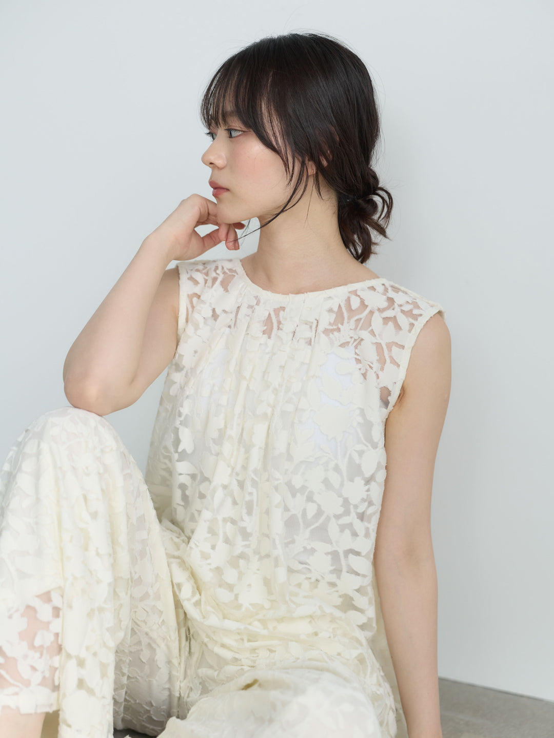 バックツイストシアージャガードノースリーブブラウス