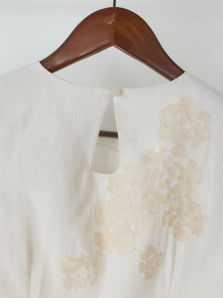 リネンタッチフラワー刺繍ノースリーブトップス