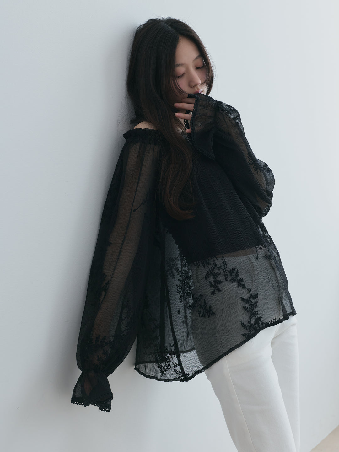 【SET】シフォンリーフ刺繍オフショルダーチュニック+ストレッチコットンカプリパンツ(2set)