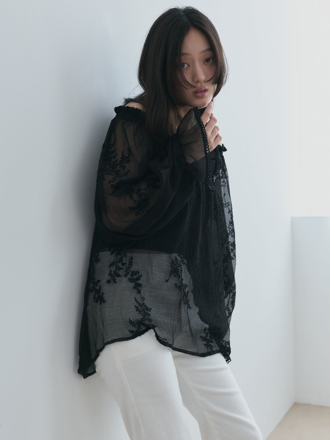 【SET】シフォンリーフ刺繍オフショルダーチュニック+ストレッチコットンカプリパンツ(2set)