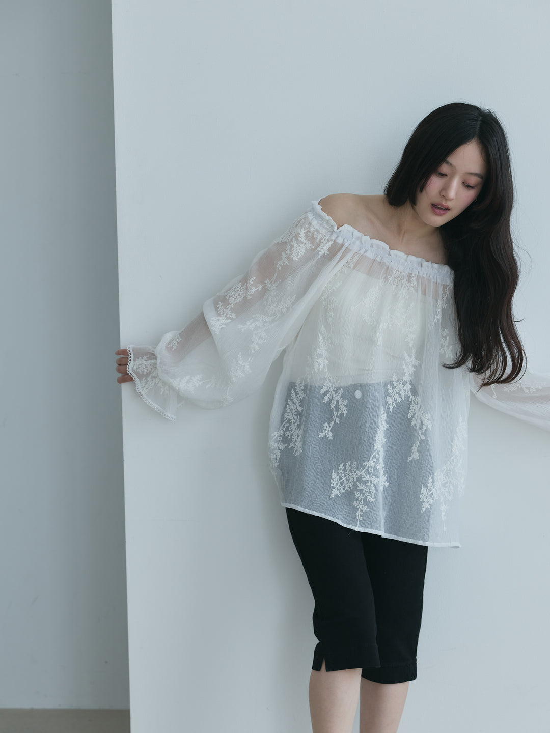 シフォンリーフ刺繍オフショルダーチュニック