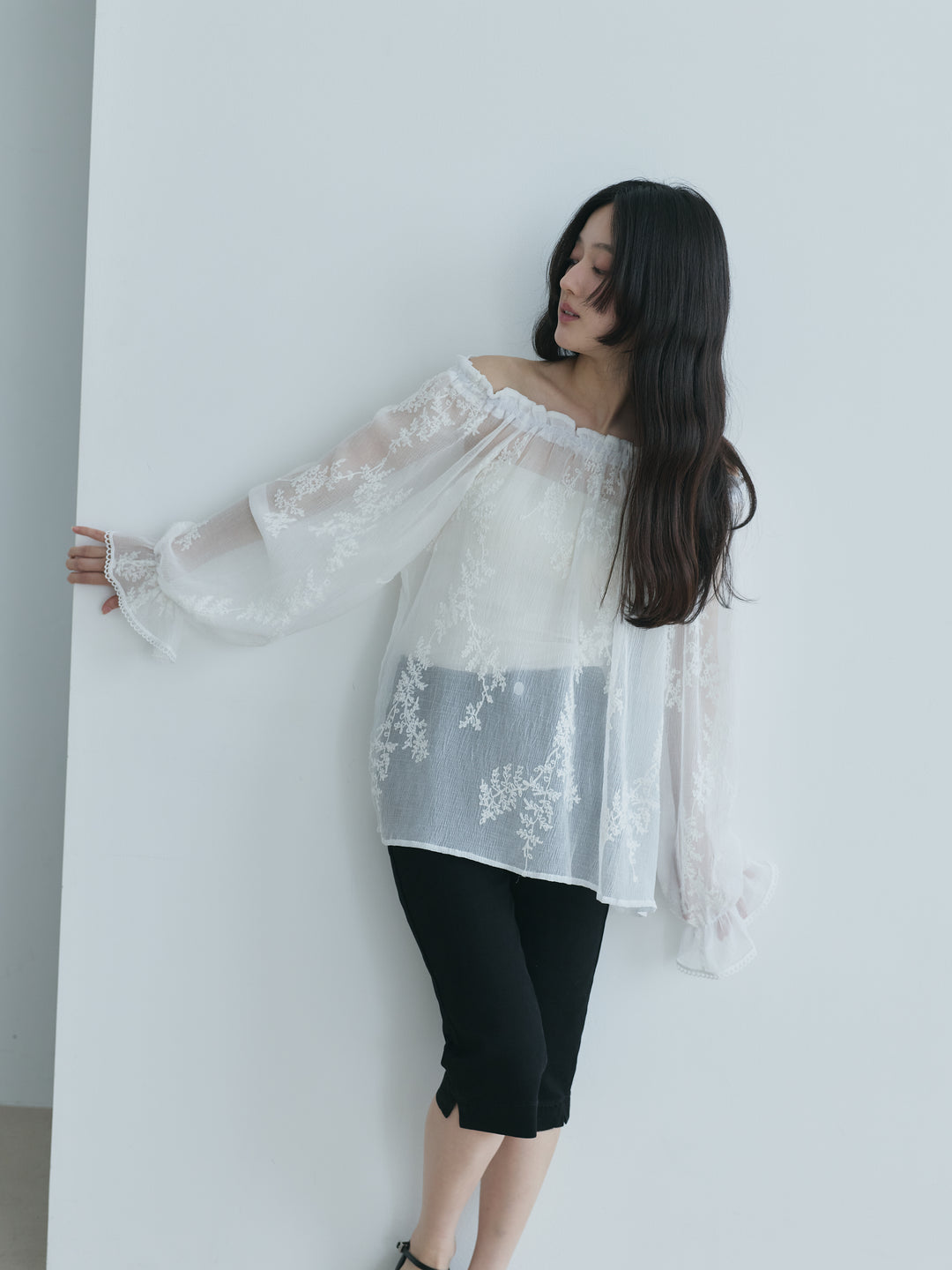 シフォンリーフ刺繍オフショルダーチュニック