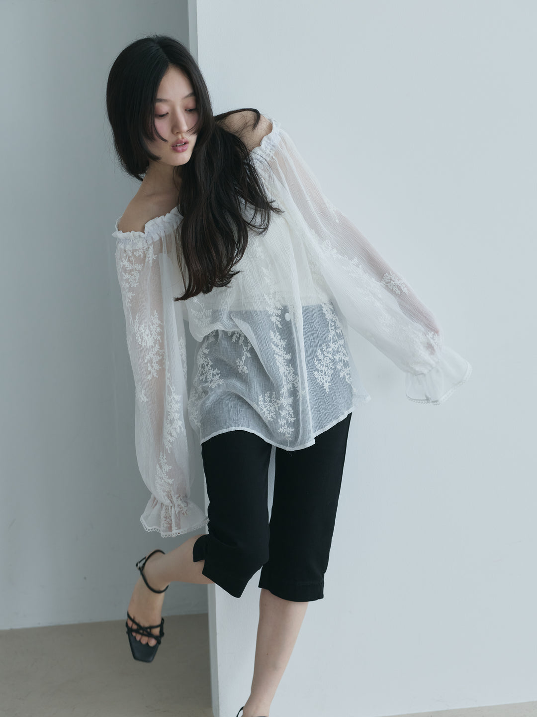 シフォンリーフ刺繍オフショルダーチュニック