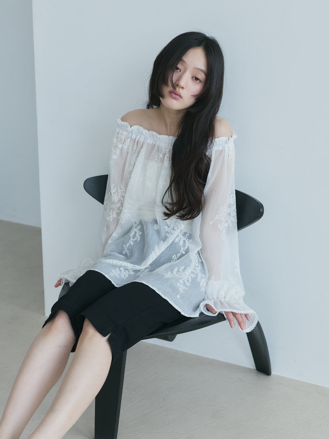 【SET】シフォンリーフ刺繍オフショルダーチュニック+ストレッチコットンカプリパンツ(2set)
