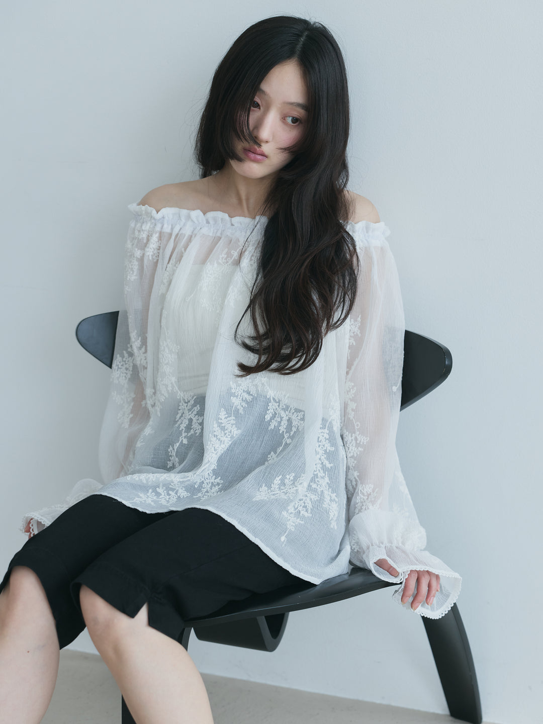【SET】シフォンリーフ刺繍オフショルダーチュニック+ストレッチコットンカプリパンツ(2set)
