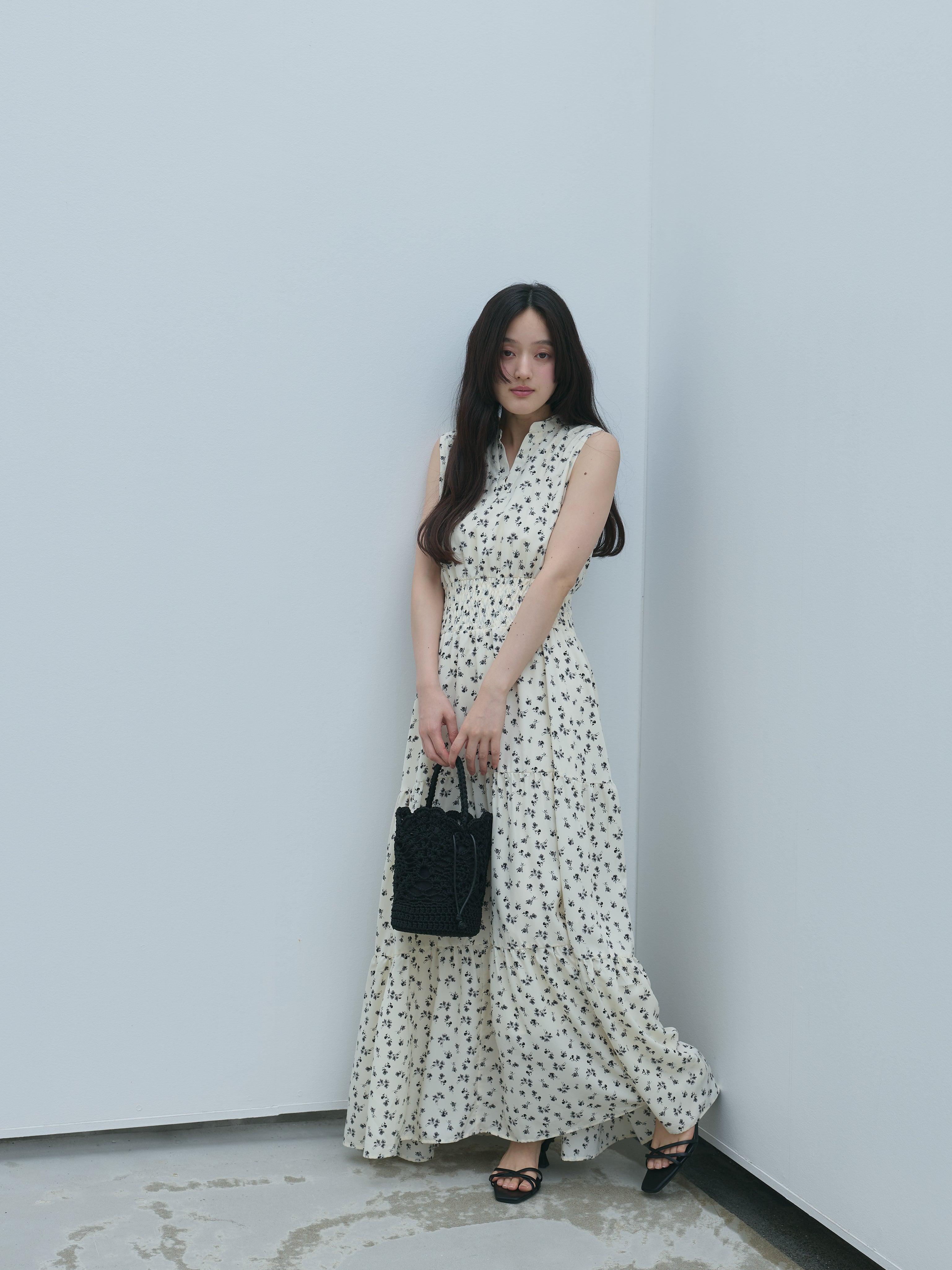 Essential】V neck shirring tiered one piece – nairo