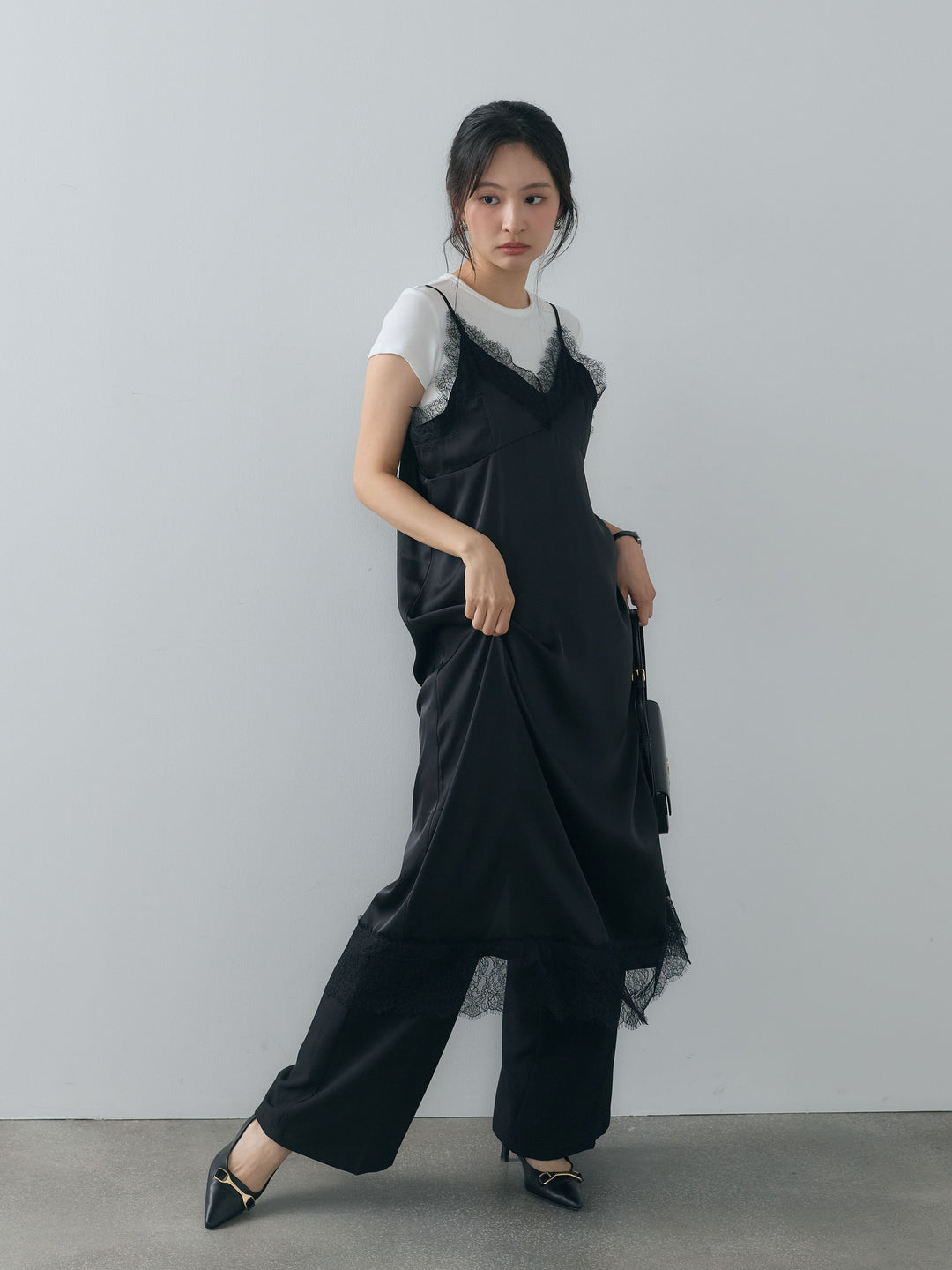 【SET】ライトサテンレーストリムキャミワンピース+クルーネックフィットTシャツ+センタープレスベーシックストレートパンツ(3set)