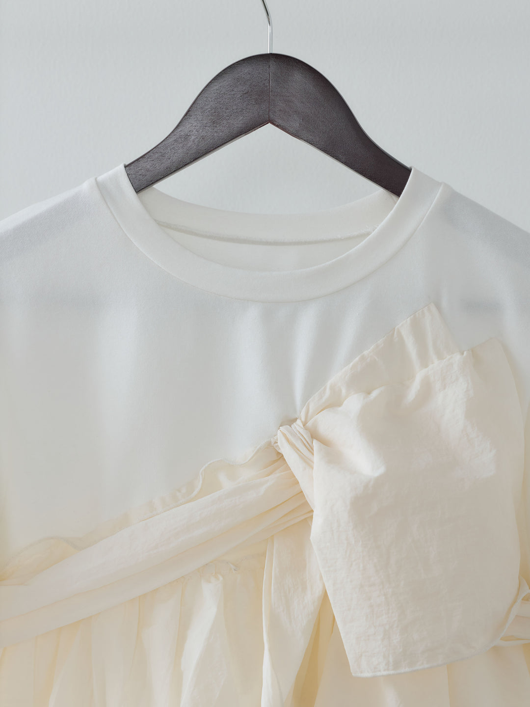 ツイストデザインナイロンドッキングTシャツ
