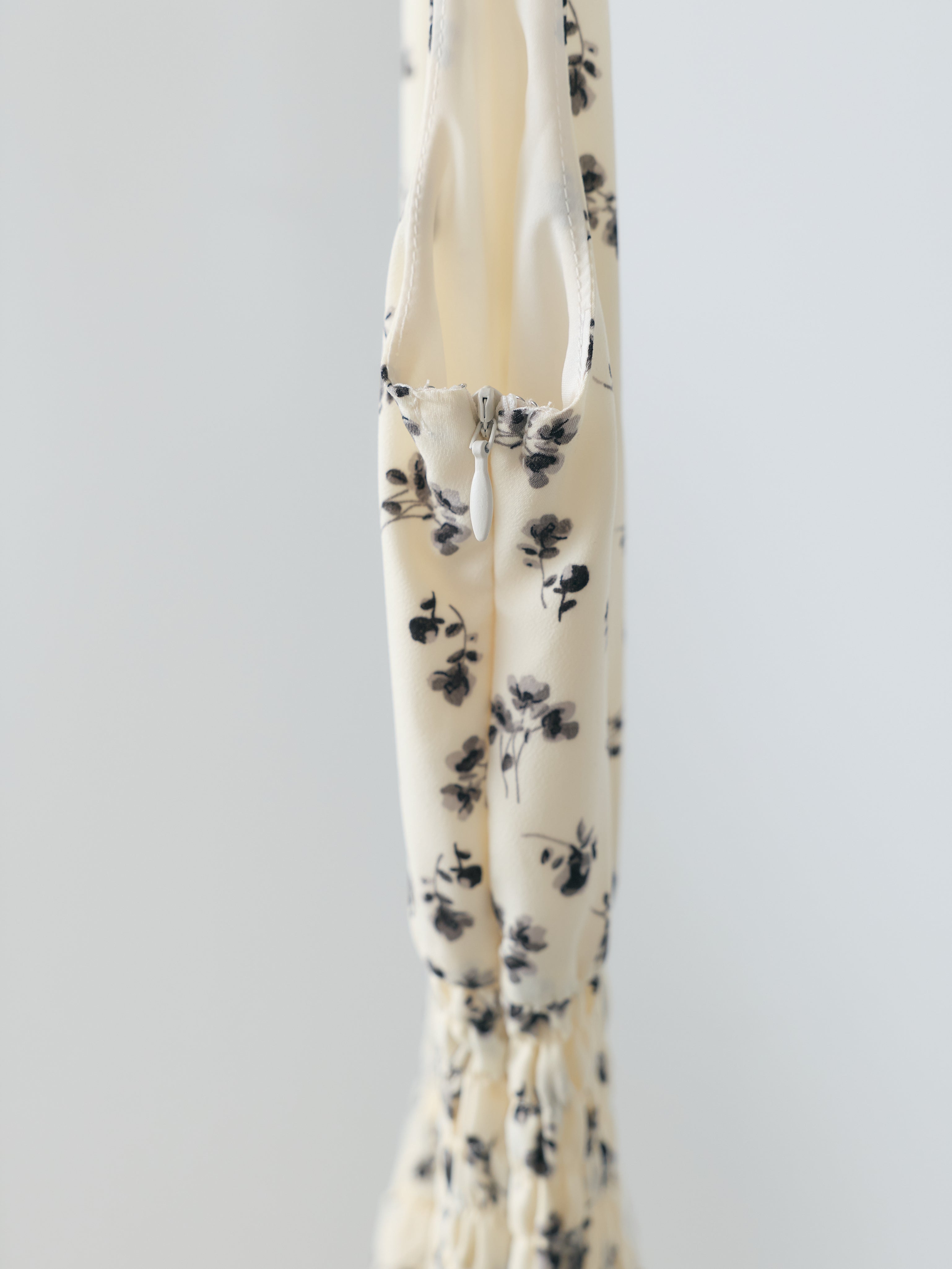 Essential】V neck shirring tiered one piece – nairo