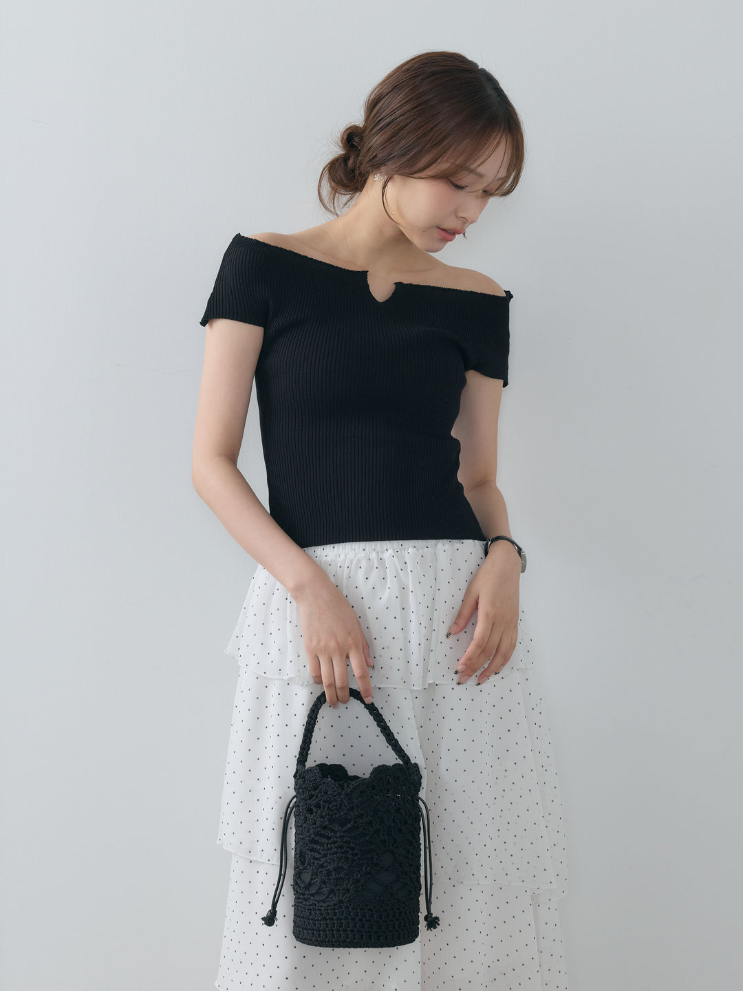【SET】フロントポイントオフショルニットトップス+ドット柄ラッフルスカート(2set)