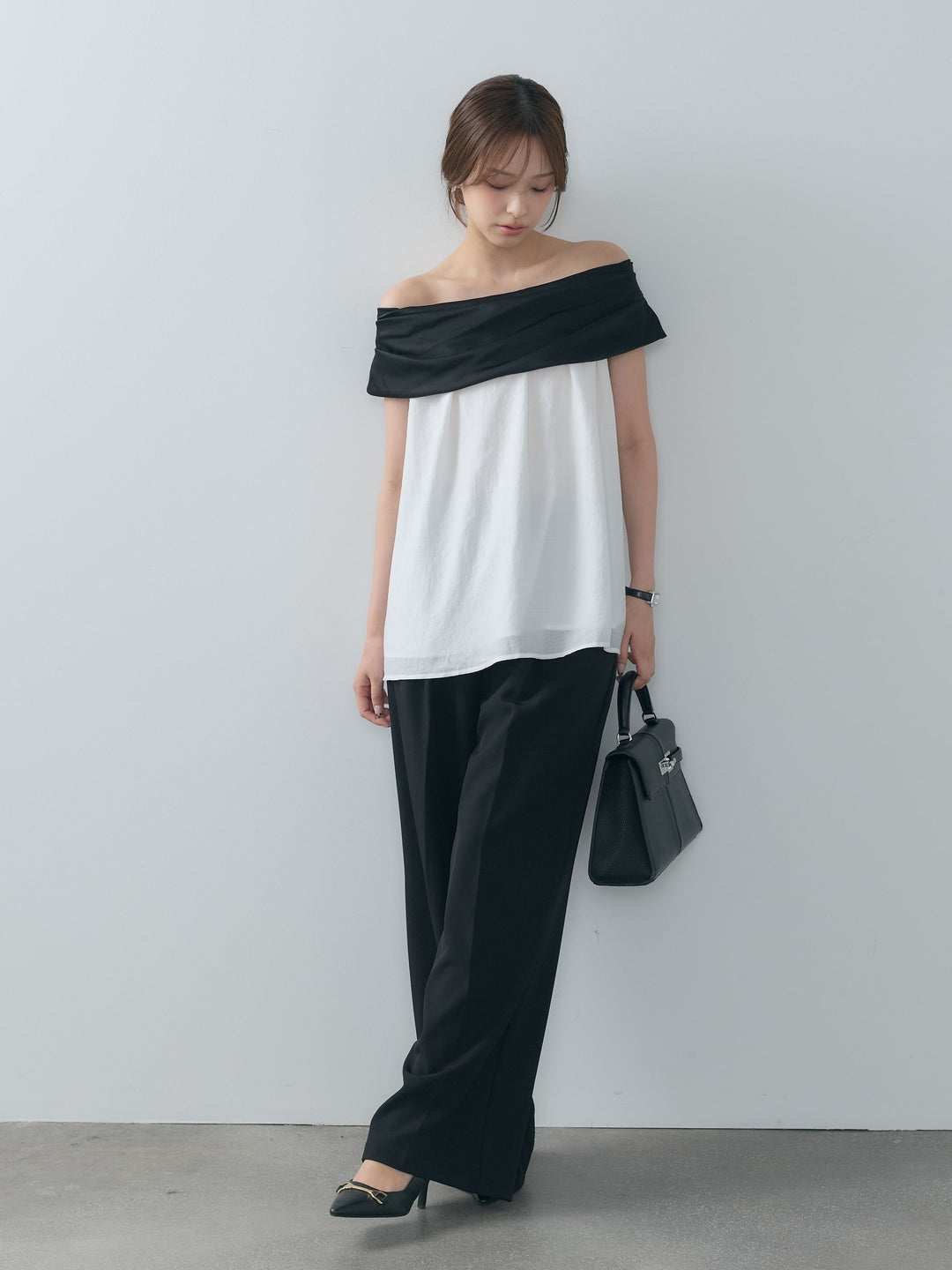 【SET】バイカラーサテンオフショルダーチュニック+センタープレスベーシックストレートパンツ(2set)