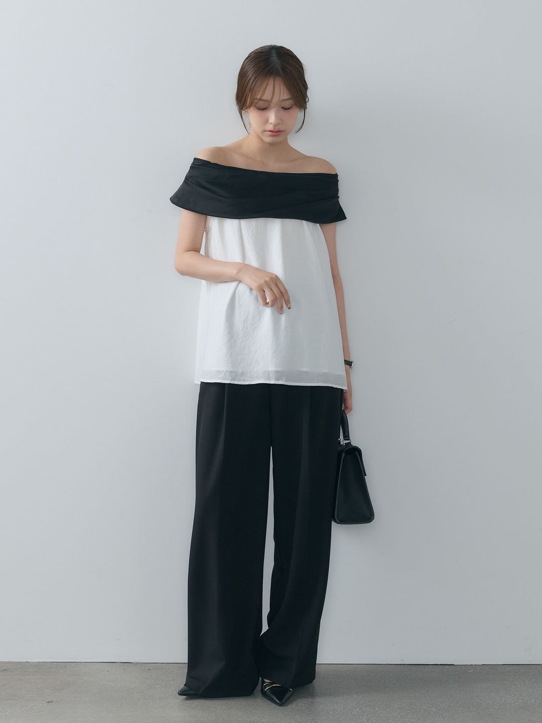 【SET】バイカラーサテンオフショルダーチュニック+センタープレスベーシックストレートパンツ(2set)