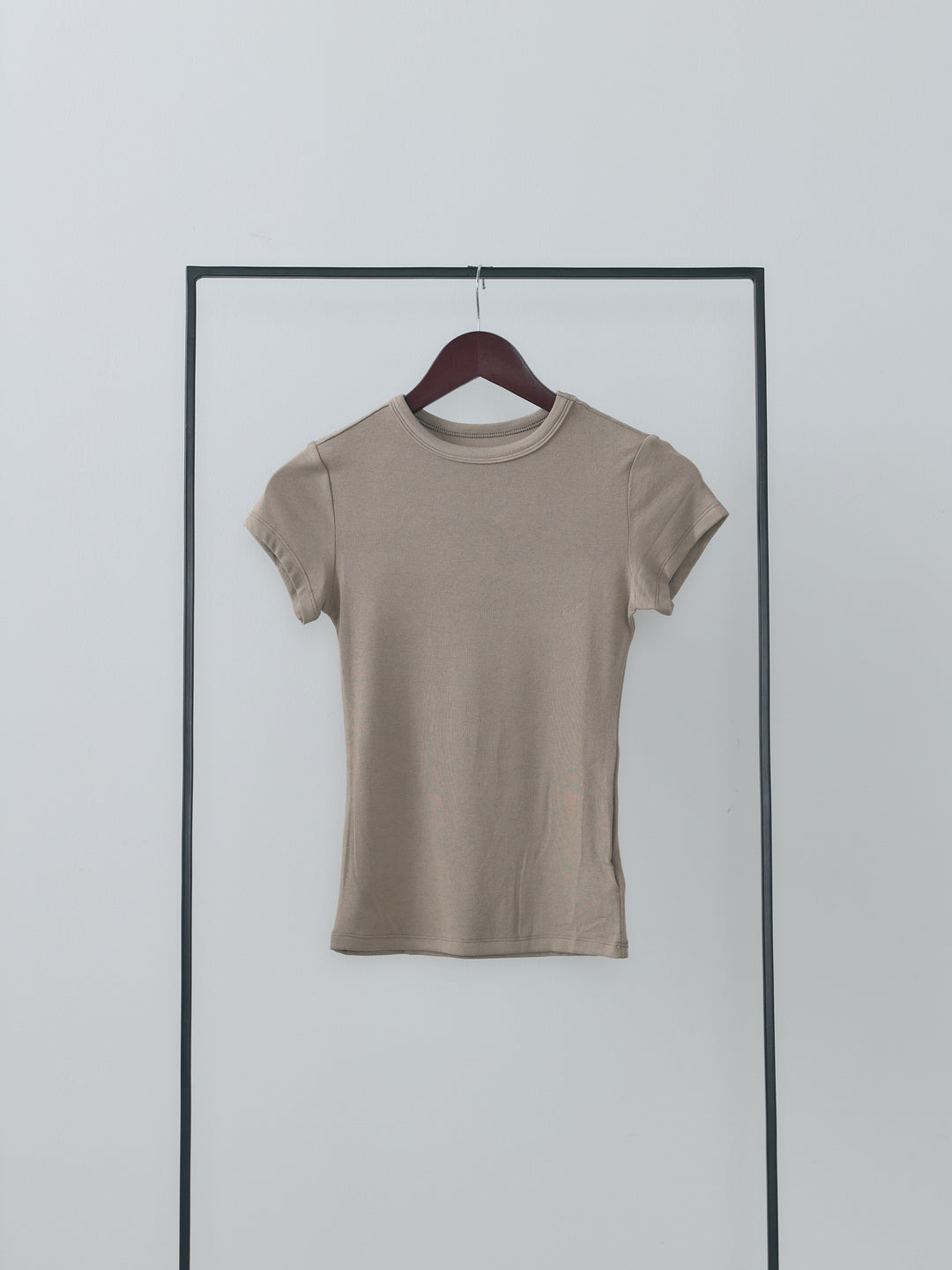クルーネックフィットTシャツ