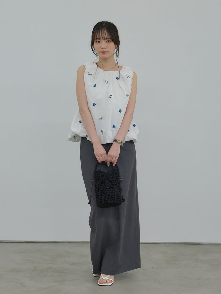 配色刺繍バルーンノースリブラウス