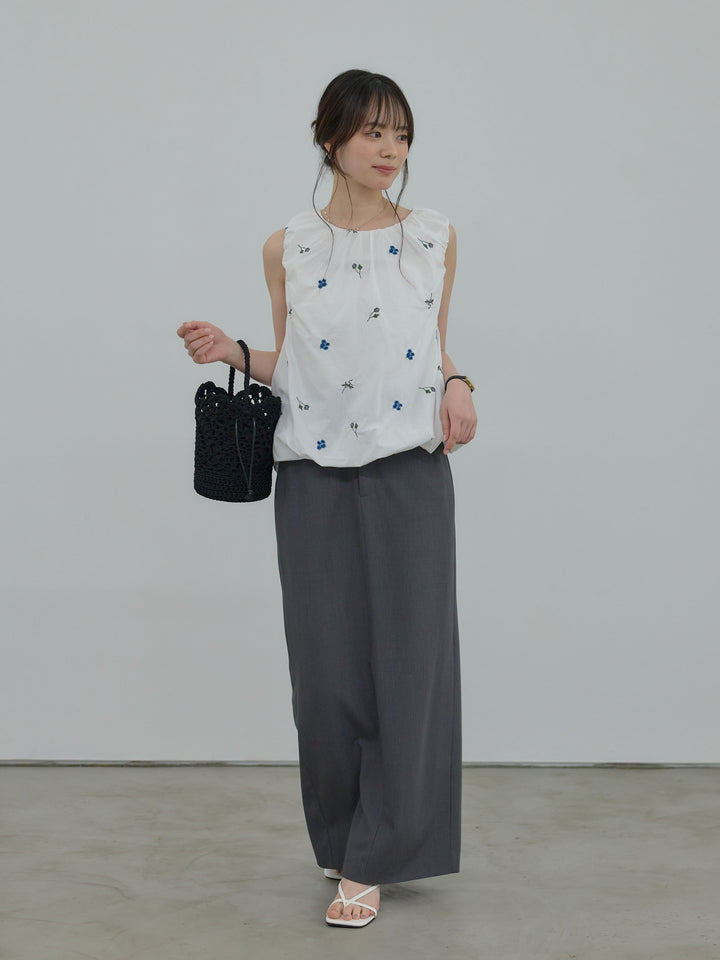 配色刺繍バルーンノースリブラウス