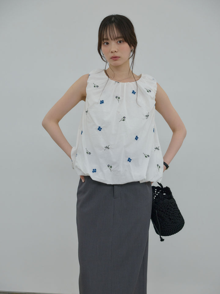配色刺繍バルーンノースリブラウス