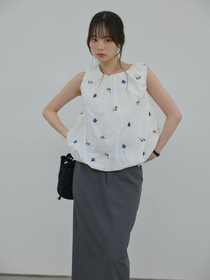 配色刺繍バルーンノースリブラウス