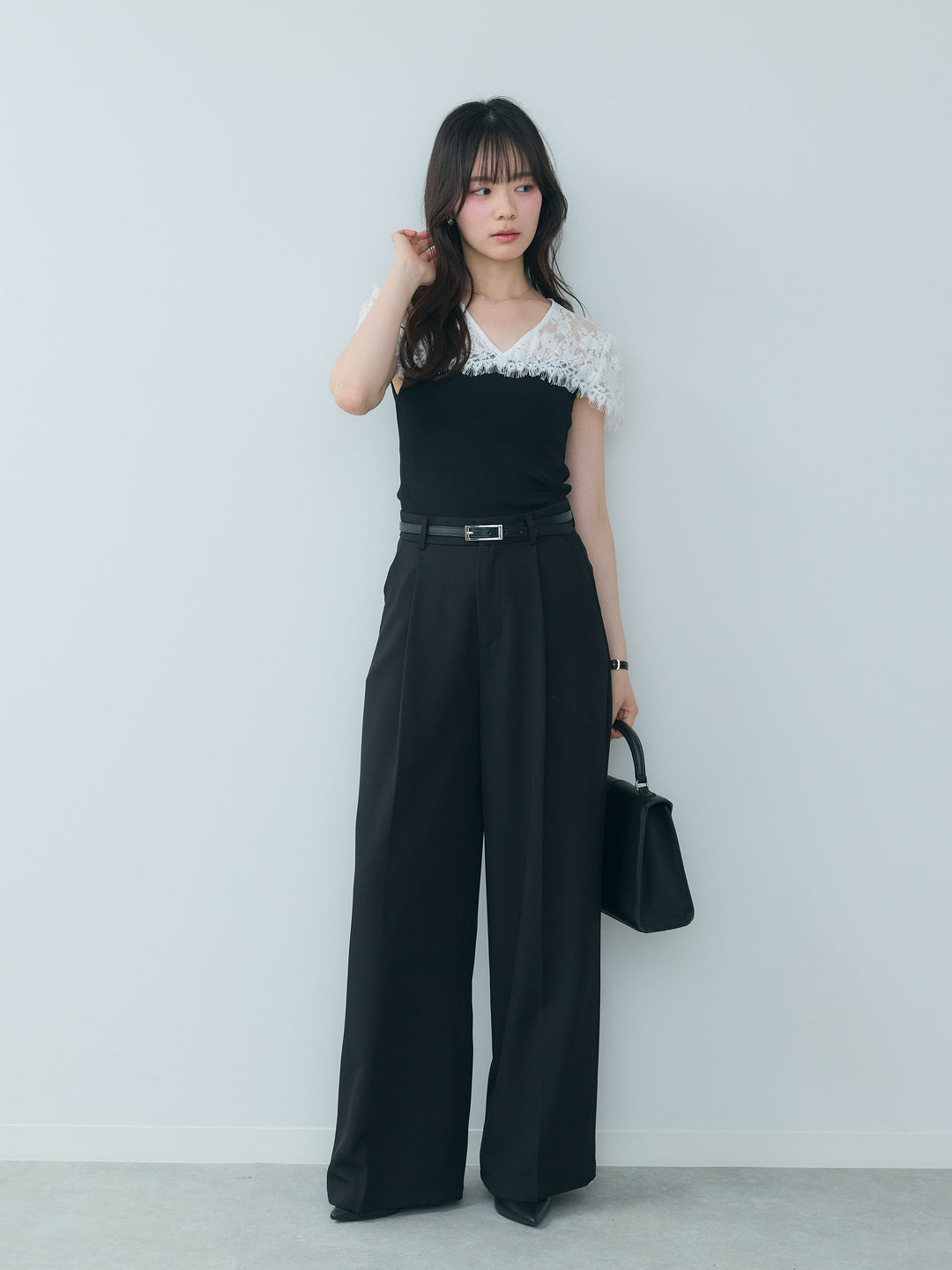 サイドスリットVネックレースコンビカットソー