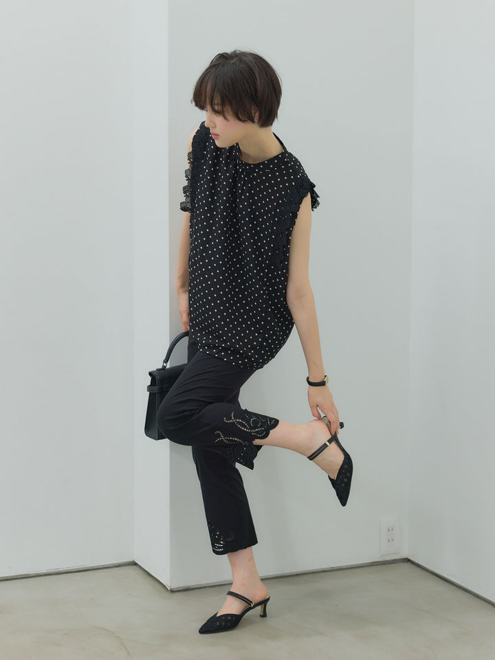 アソート柄ショルダーレースノースリーブブラウス