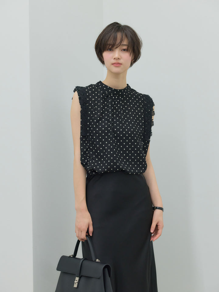 アソート柄ショルダーレースノースリーブブラウス