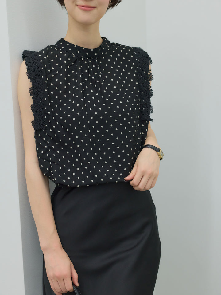 アソート柄ショルダーレースノースリーブブラウス