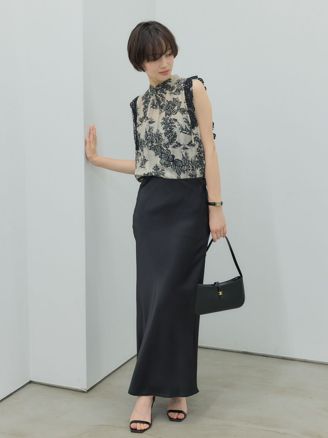 アソート柄ショルダーレースノースリーブブラウス